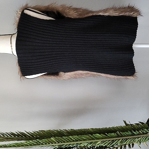 Cato brown and tan sleeveless faux fur vest with black knit back - Picture 3 of 15